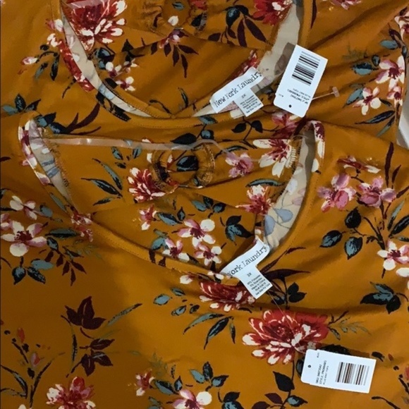 LAST TWO! Plus Size Floral Tie Sleeve Keyhole Top - Picture 5 of 11